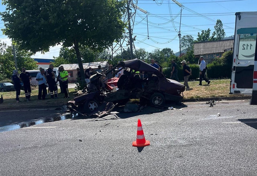 Düzce'de feci kaza: 1 kişi öldü, AK Partili vekil ve oğlu yaralandı - Resim: 4