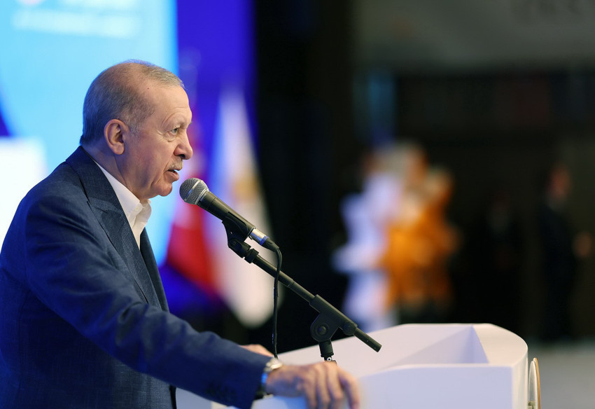 Cumhurbaşkanı Erdoğan, Sakarya'da düzenlenen AK Parti 33. İstişare ve Değerlendirme Toplantısı'nda parti teşkilatlarına saha çalışmaları için kritik talimatlar verdi. 
