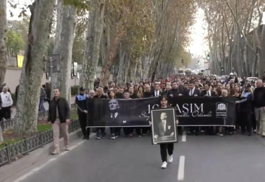 Dolmabahçe yolunda ''özlem ve minnet'' yürüyüşü: Binlerce vatandaş Dolmabahçe Sarayı'na yürüdü - Resim: 2