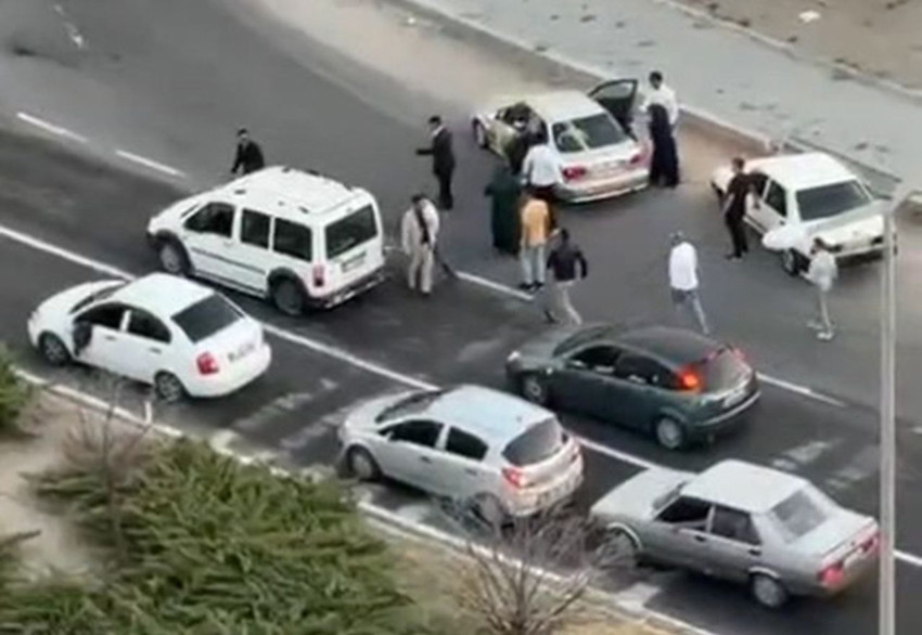 Yol verme tartışmasında yolu boks ringine çevirdiler: Tartışma kamerada - Resim: 2