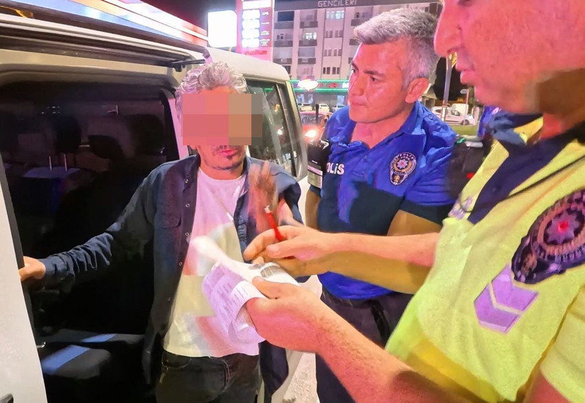 Yasal sınırdan 6 kat fazla alkole kaza yapıp gözaltına alınan sürücünün tepkisi olay oldu - Resim: 1