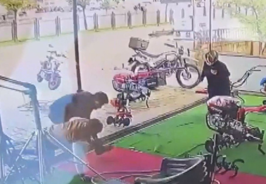 Bıçaklı saldırgana müdahale edip kadını ölmekten kurtardı - Resim: 4