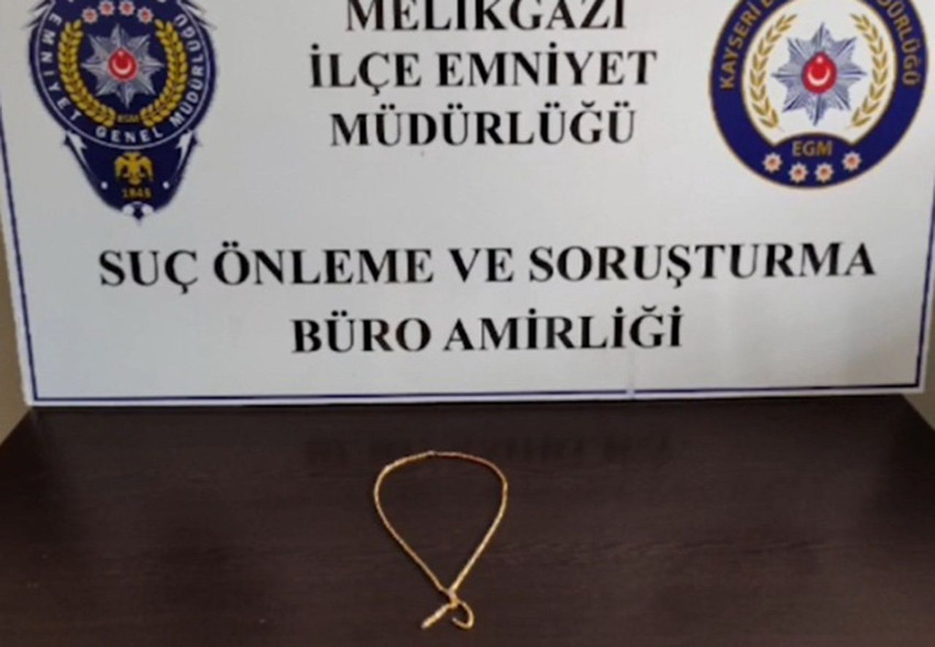 Özel Halk Otobüsü'nde ''ben buldum benimdir'' hırsızlığı kameraya böyle yansıdı - Resim: 4