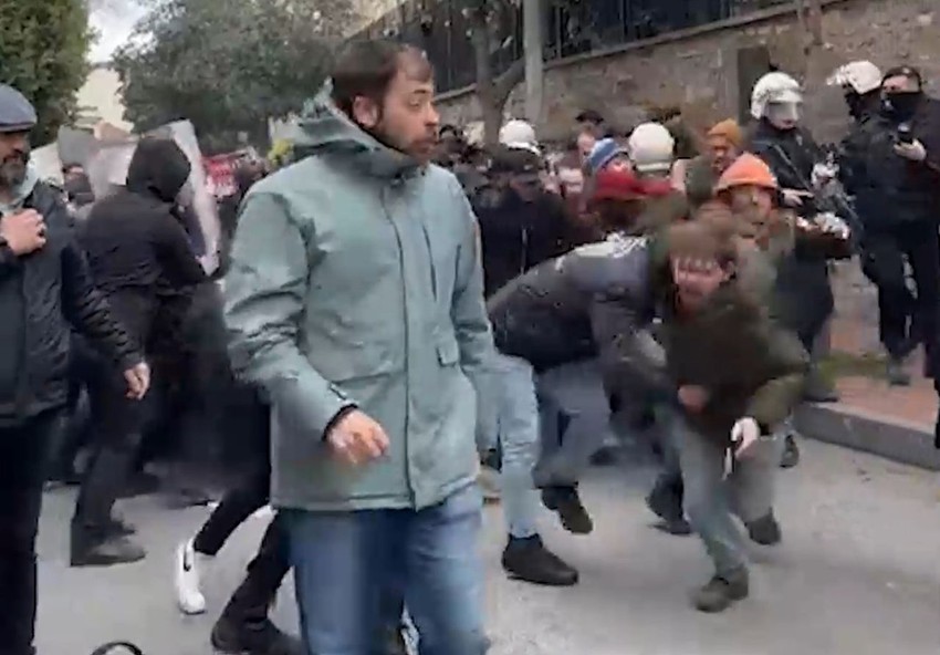 İstanbul Üniversitesi'nde İmamoğlu eylemi: Polis müdahale etti! - Resim: 4
