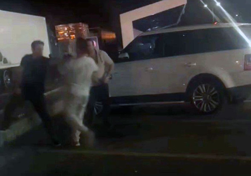 İstanbul'daki dinlenme tesisinde yaşandı... Bir yolcuyu döve döve otobüsten attılar - Resim: 1