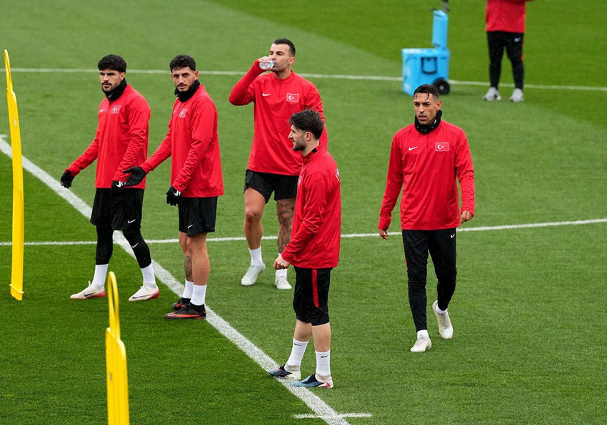 Kosova-Türkiye maçı öncesi milli takıma çirkin saldırı! - Resim: 3