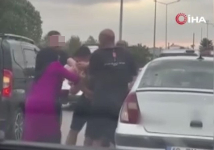 Yol verme kavgasında gözü dönen psikopatları vatandaşlar zor ayırdı - Resim: 4