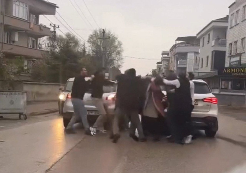 Yol verme tartışması meydan savaşına döndü - Resim: 1