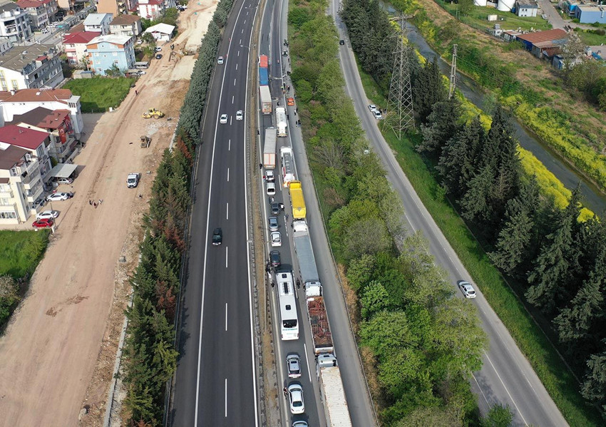 TEM'i kilitleyen kaza: 6 araç birbirine girdi - Resim: 3