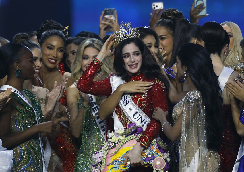 Tartışmalı Kainat Güzellik Yarışması'nda 2 güzel tacını iade etti - Resim: 4