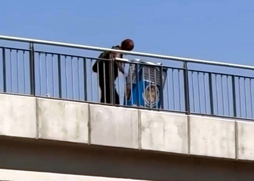 İstanbul'daki üst geçitte 11 aylık SMA hastası Muhammet'in hayatını çaldılar - Resim: 2