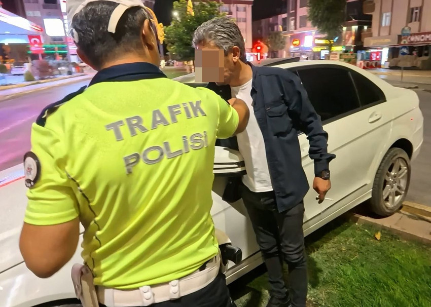 Yasal sınırdan 6 kat fazla alkole kaza yapıp gözaltına alınan sürücünün tepkisi olay oldu - Resim: 3