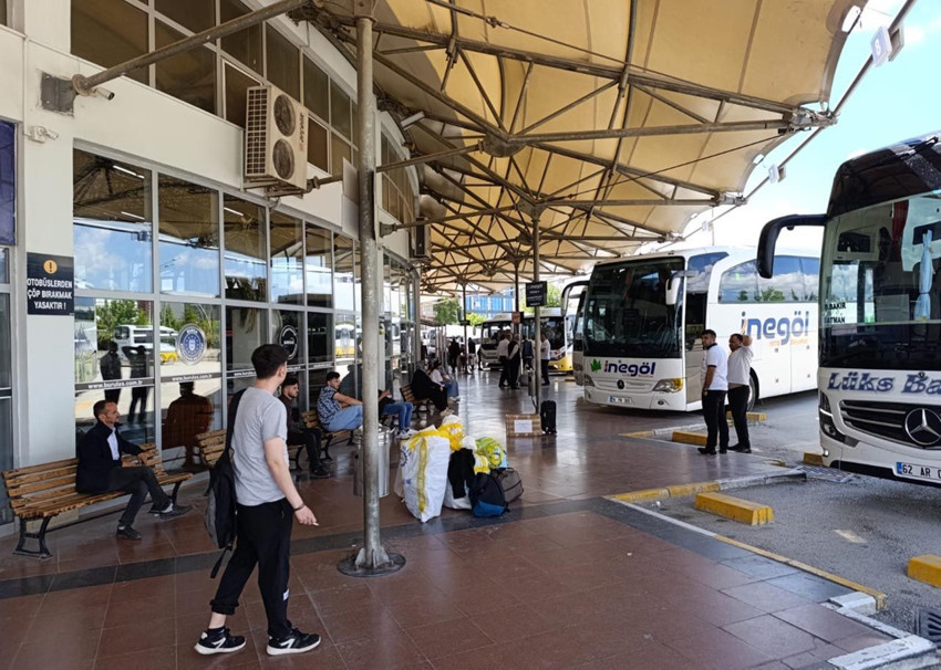 Otogarda unutulan çantanın içinden servet çıktı - Resim: 3