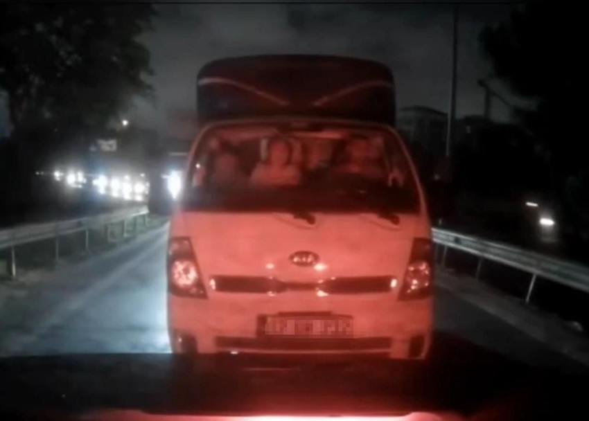 Trafik magandaları önce araca çarptı, sonra sürücüyü dövdü! - Resim: 2