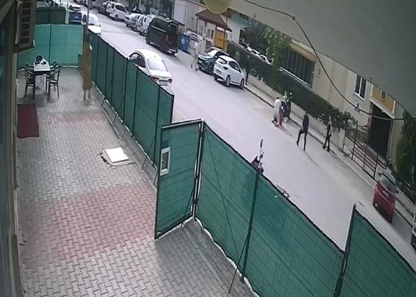 Sokak ortasında dehşet! Bıçaklı saldırıya uğrayan kadının çığlıklarına koştular - Resim: 3