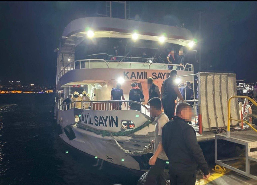 İstanbul Boğazı'nda can pazarı: Yolcu motoru, kuru yük gemisiyle çarpıştı - Resim: 1