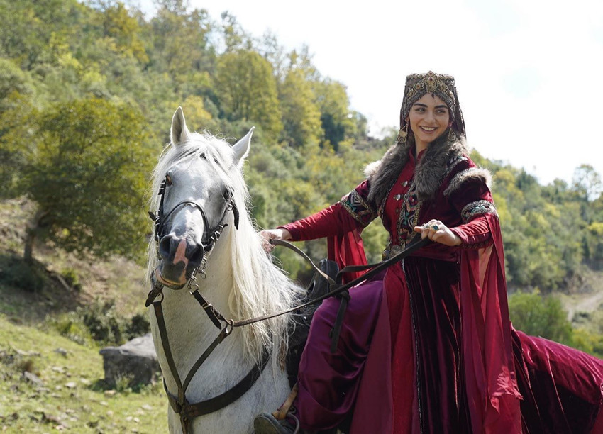 Kuruluş Osman'ın Bala Hatun'uydu... Güzel oyuncu Yılın En İyi Kadın Oyuncusu seçildi - Resim: 1