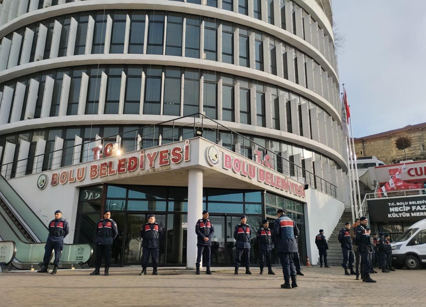Bolu Belediyesi'ne yeni dalga operasyon: Jandarma didik didik aradı - Resim: 1