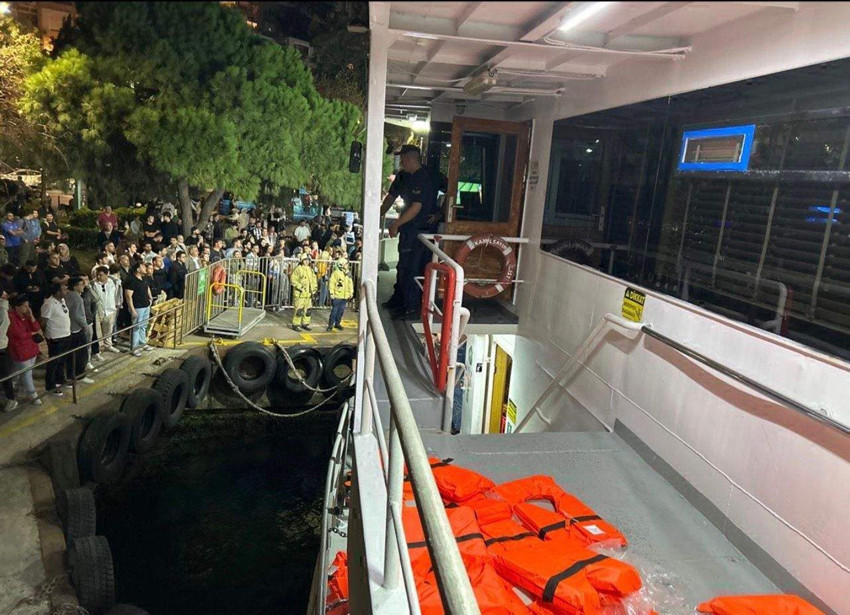 İstanbul Boğazı'nda can pazarı: Yolcu motoru, kuru yük gemisiyle çarpıştı - Resim: 2