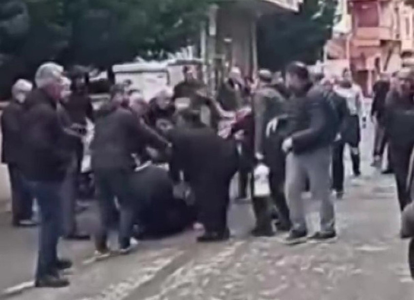 İstanbul'da motokurye ile cemaat birbirine girdi - Resim: 2