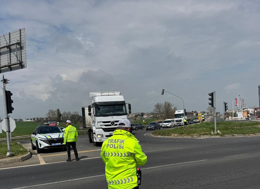 Tatilcilerin dönüşü sürüyor: İstanbul'a giriş yolu durdu - Resim: 4