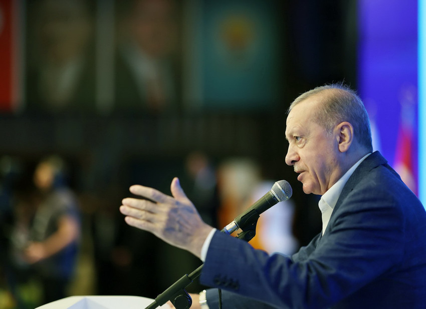 Cumhurbaşkanı Erdoğan, Sakarya'da düzenlenen AK Parti 33. İstişare ve Değerlendirme Toplantısı'nda parti teşkilatlarına saha çalışmaları için kritik talimatlar verdi. 