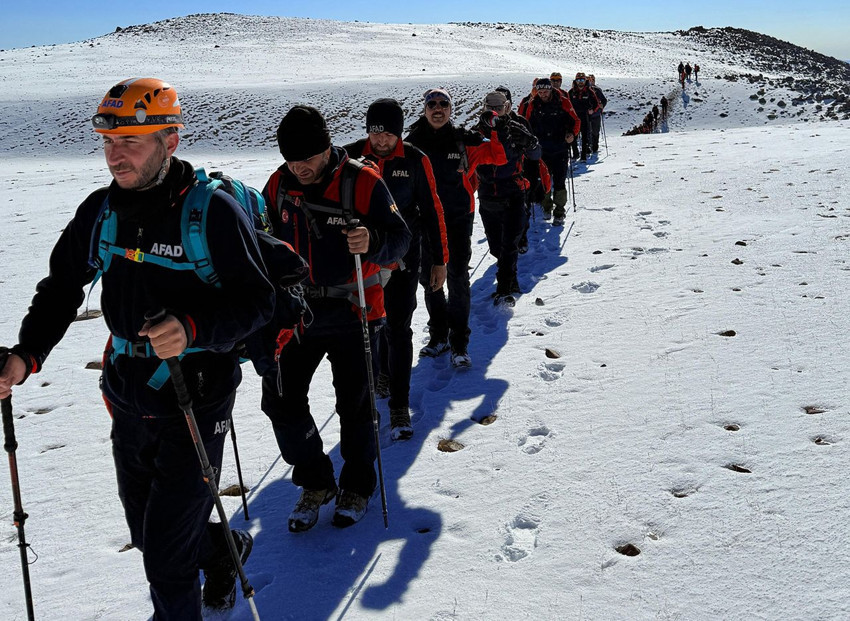 AFAD ekibinden Türkiye'nin zirvesinde nefes kesen tatbikat: İnanılmaz manzara herkesi büyüledi! - Resim: 2