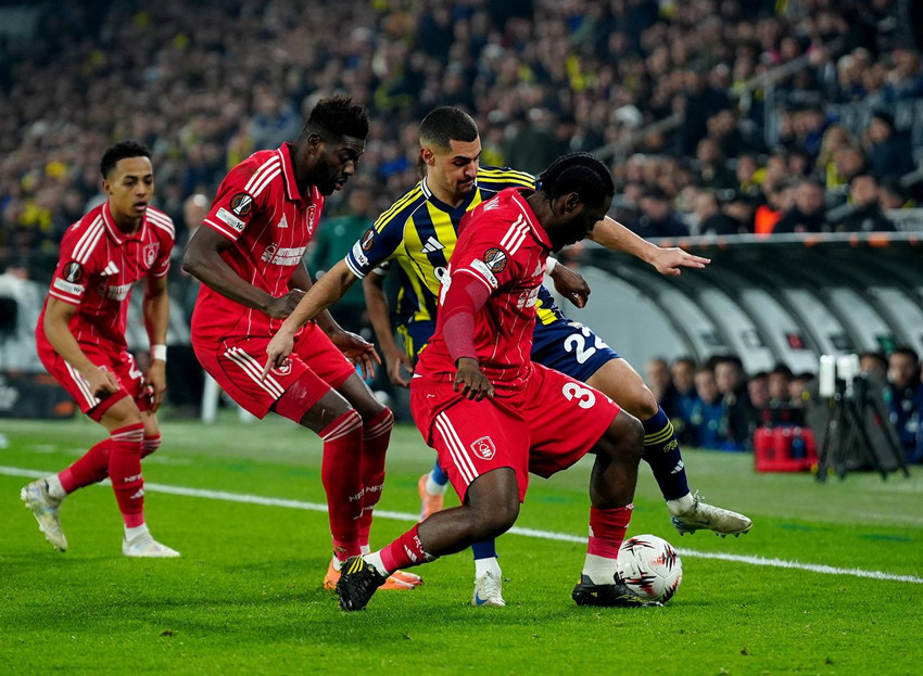 Fenerbahçe, Nottingham Forest'e 3-0 yenilerek Avrupa Ligi'nde turu zora soktu - Resim: 2