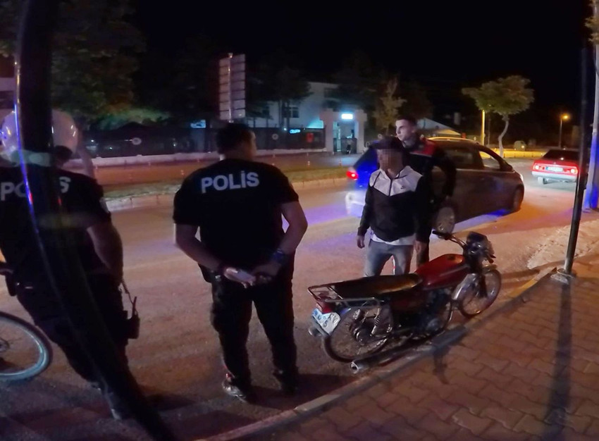 Virajı alamayıp düşen motosiklet sürücü yasal sınırın tam 16 katı alkollü çıktı - Resim: 2