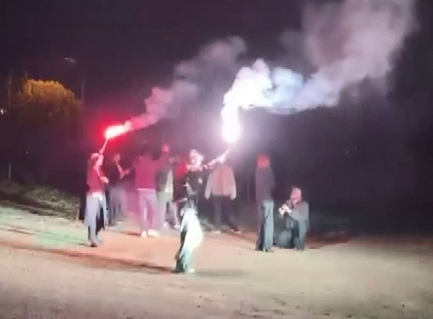 Böylesini de ilk defa gördük: Önce meydan dayağı yedi, sonra evlilik teklifi etti.. - Resim: 4