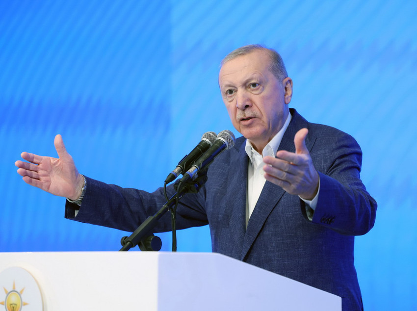 Cumhurbaşkanı Erdoğan, Sakarya'da düzenlenen AK Parti 33. İstişare ve Değerlendirme Toplantısı'nda parti teşkilatlarına saha çalışmaları için kritik talimatlar verdi. 