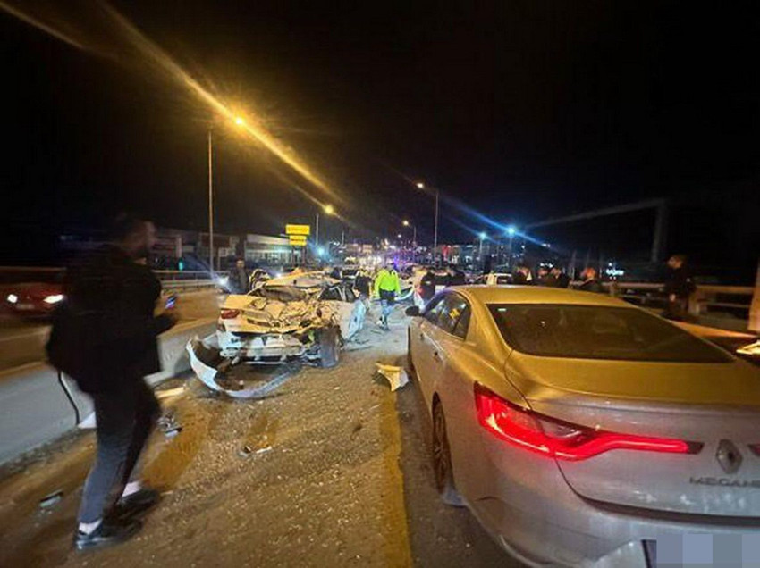 Trafik uygulama noktasında Polisin gözü önünde zincirleme kaza kabusu - Resim: 1