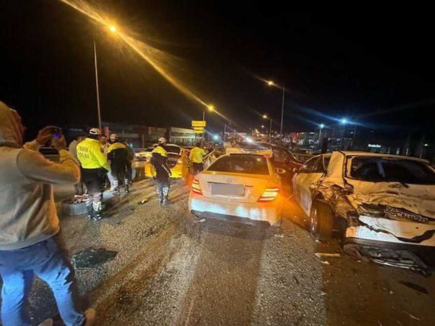 Trafik uygulama noktasında Polisin gözü önünde zincirleme kaza kabusu - Resim: 3