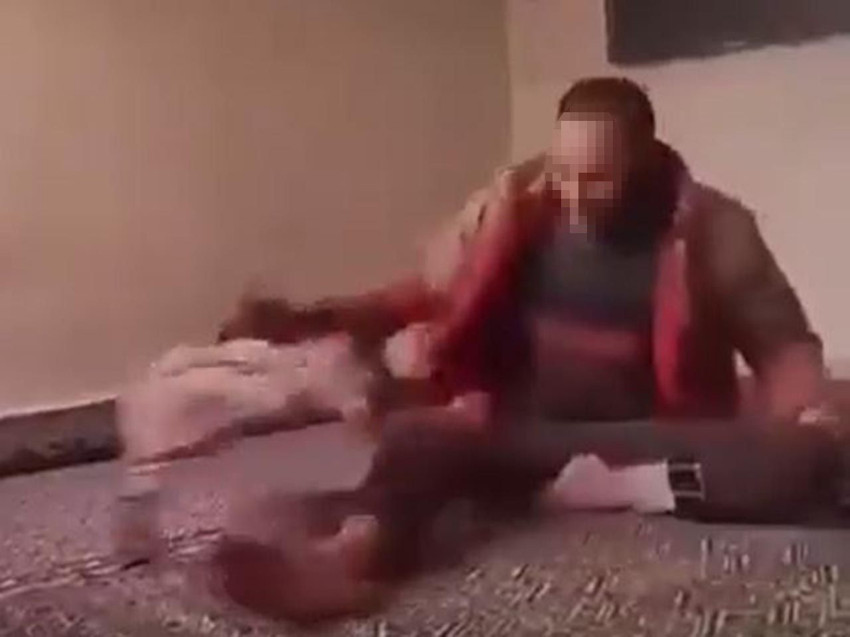 Bu nasıl vicdansızlık! 2 yaşındaki kıza kan donduran şiddet - Resim: 2
