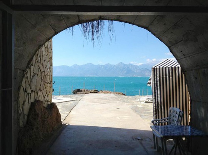 Türkiye'nin tatil cennetinde tartışma yaratan görüntü: Gizli tünel ortaya çıktı - Resim: 4