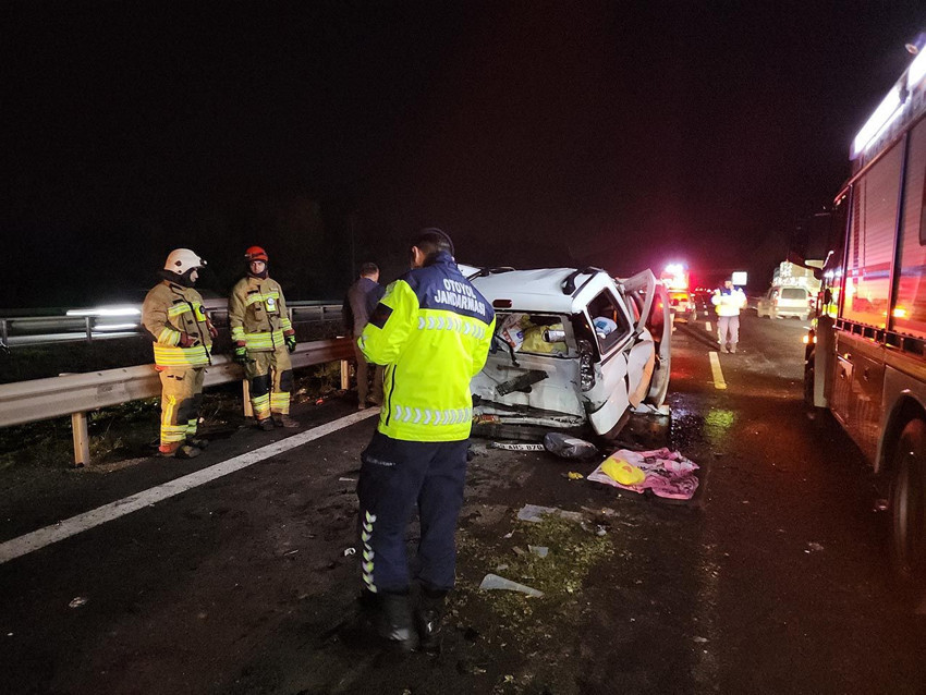 Anadolu Otoyolu'nda peş peşe kaza: 10 araç birbirine girdi - Resim: 2
