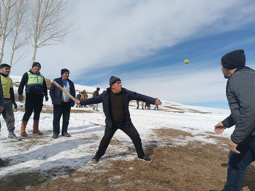 Bu da Van usulü beyzbol: Topa Şeko - Resim: 1