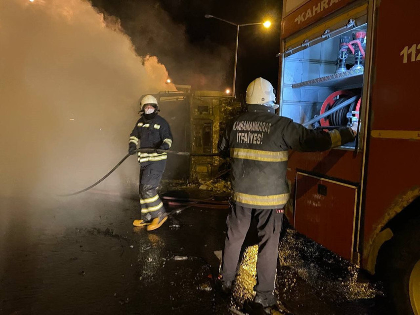 Onlarca ilimizi birbirine bağlayan otoyolda korkunç kaza: Ölü ve yaralılar var - Resim: 4