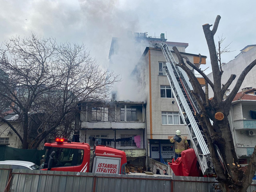 İstanbul'da gecekondu yangını: Yan binaya da sıçradı - Resim: 1