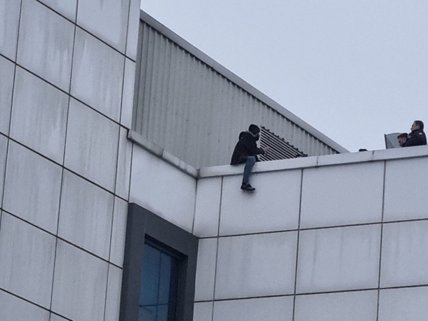 Hastane çatısında intihar girişimi - Resim: 2