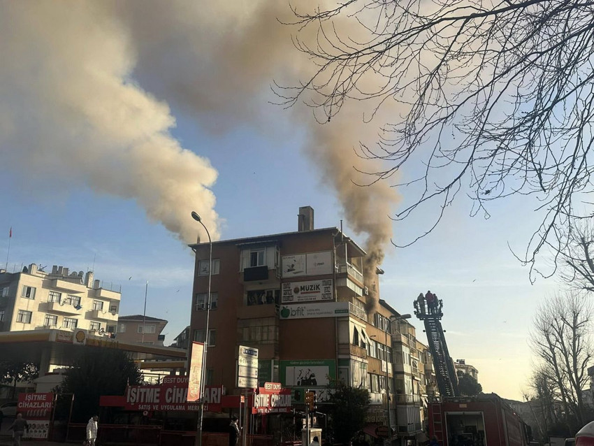 İstanbul'da 5 katlı bir binada yangın paniği - Resim: 2