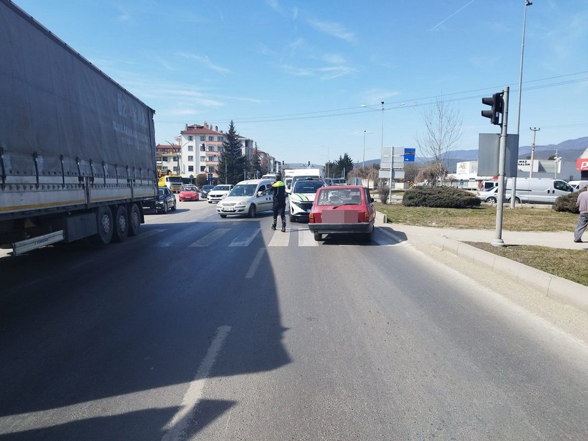Ters yöndeki aracı durduran polis bir faciayı önledi - Resim: 4