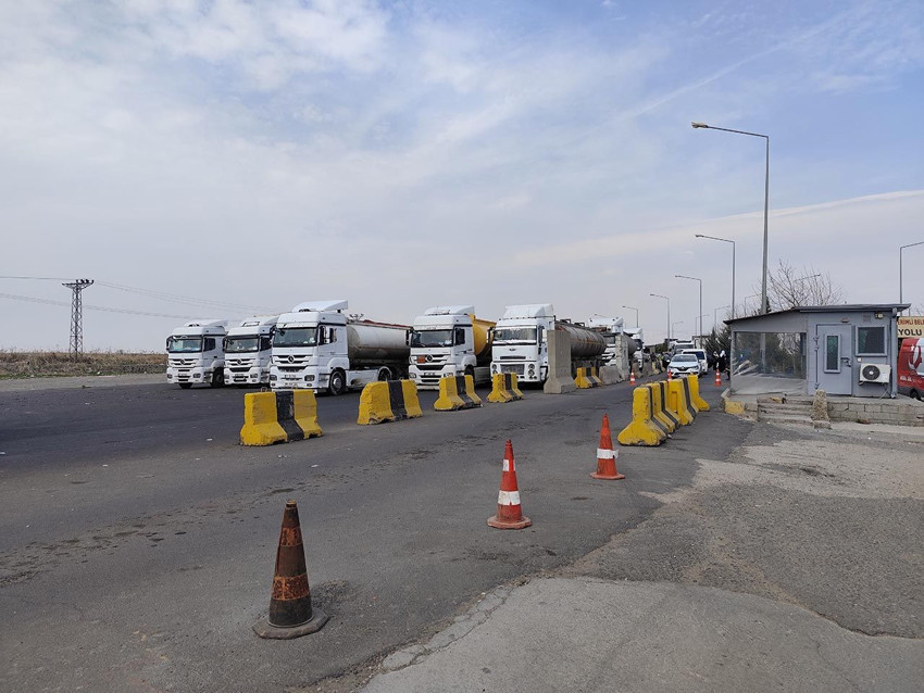 Habur Sınır Kapısı'nda ''arıza'' çilesi: 2 kilometrelik araç kuyruğu oluştu - Resim: 3