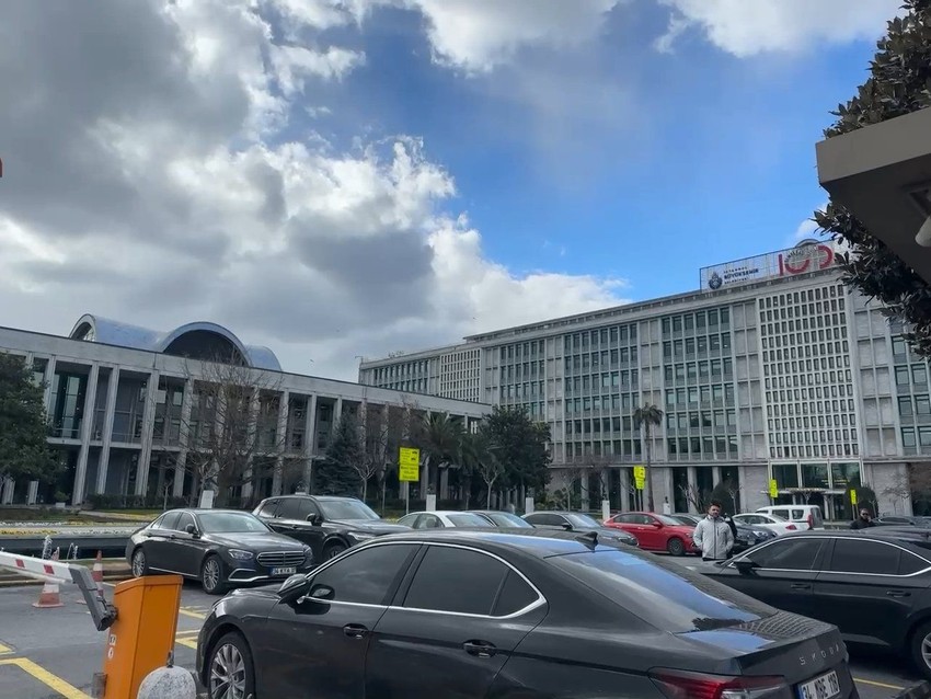 İstanbul Büyükşehir Belediye binası önünde güvenlik önlemi alındı - Resim: 1