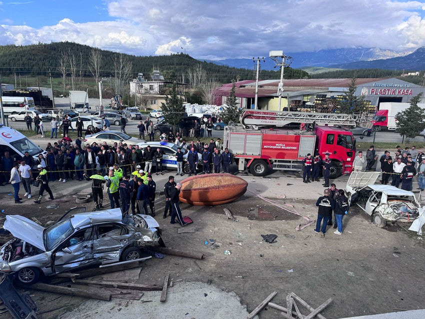 Muğla'da korkunç kaza; ortalık savaş yerine döndü - Resim: 1