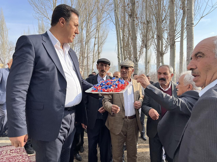 Hakkari'deki asırlık bayramlaşma geleneğinde yüzlerce kişi buluştu - Resim: 4