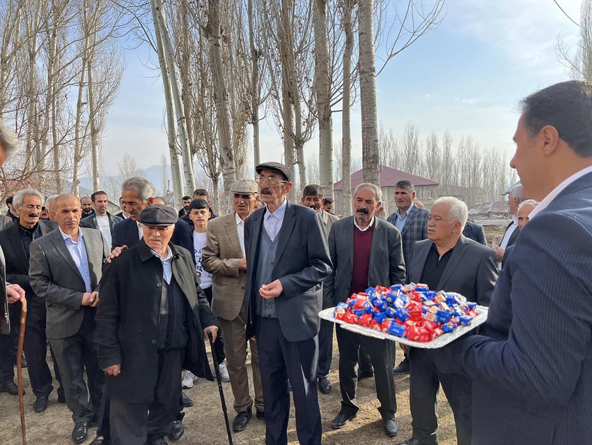 Hakkari'deki asırlık bayramlaşma geleneğinde yüzlerce kişi buluştu - Resim: 3