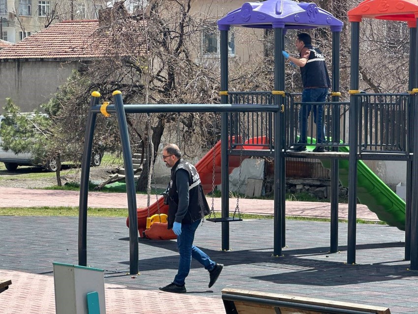 Çocuk parkında dehşet! Bir çocuk bıçaklandı - Resim: 3