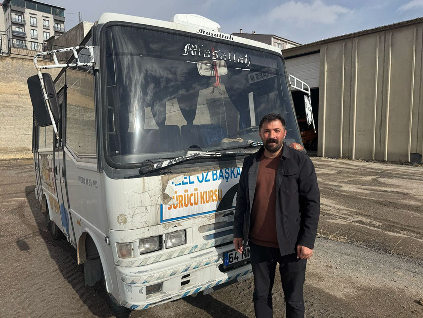 Son günlerin en ilginç ticareti: Ekmek teknesini cep telefonu ile takas etti - Resim: 1