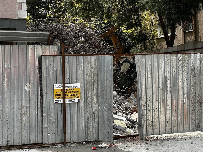 İstanbul'da kentsel dönüşüm şantiyesinde kepçe operatörü 5'inci kattan düştü - Resim: 3